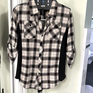 Quarter sleeve button up flannel